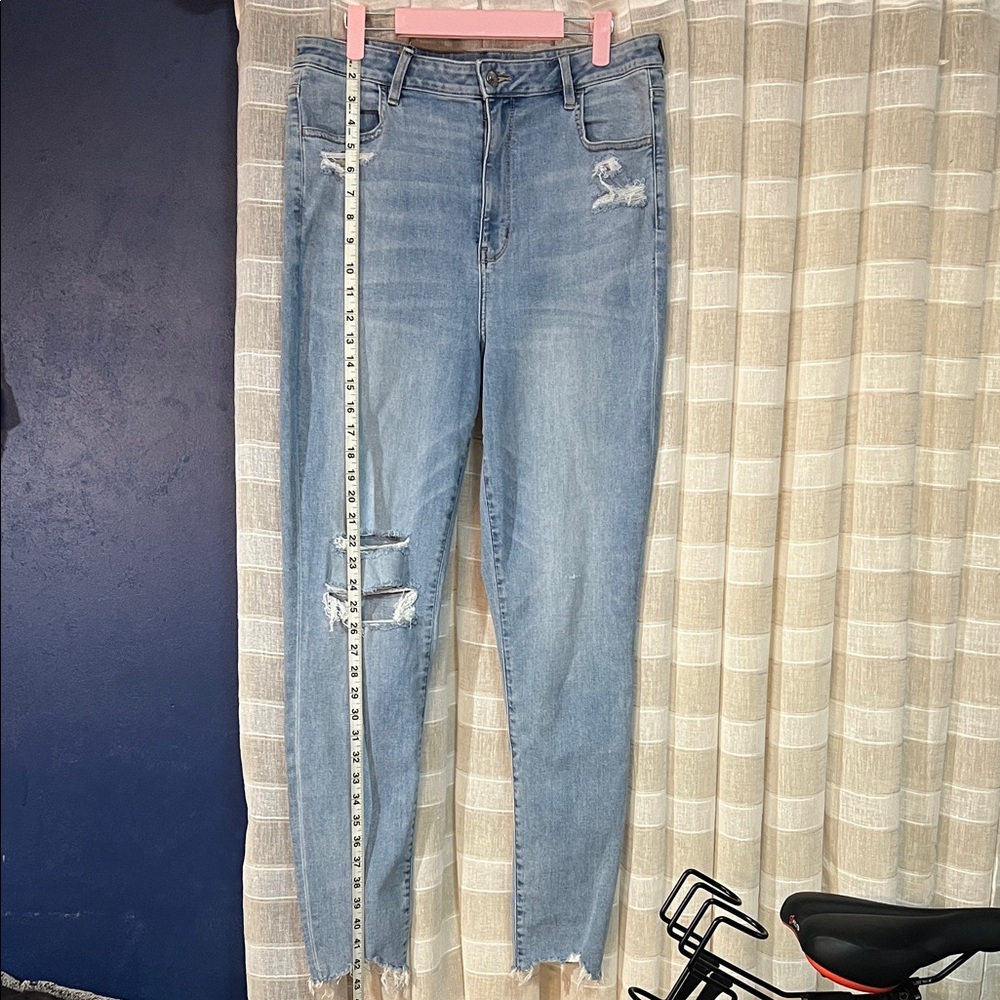American Eagle Outfitters Light Blue Skinny Jeans